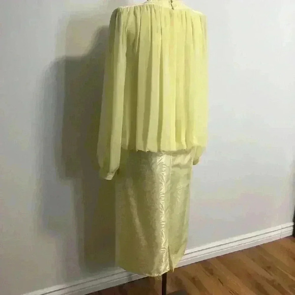 ‼️SALE‼️ 2/$25 Stunning Vintage Yellow Dress - Picture 6 of 9
